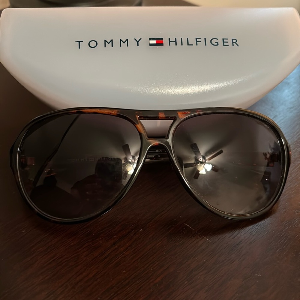 Price drop! Tommy Hilfiger tortoise aviator sunglasses